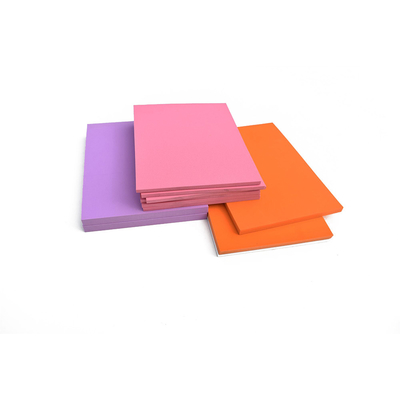 Des rouleaux de mousse EVA en caoutchouc doux 1 mm 2 mm auto-adhésif pour le cosplay