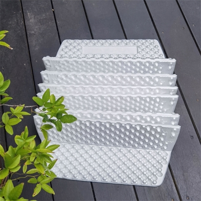 1.4 R Valeur Le matelas de camping en mousse isolée la plus légère