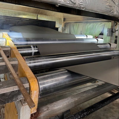 Machine de four à mousse horizontale pour la production de mousse XLPE