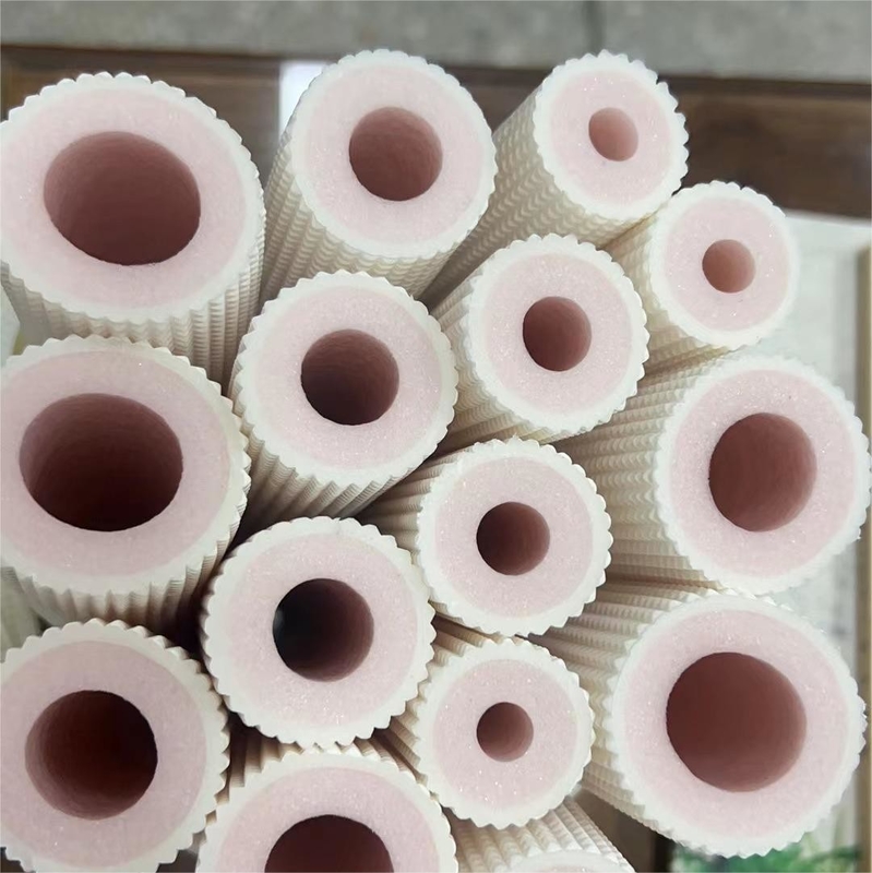 Pipe d' isolation en mousse autoadhésive pour le système de climatisation