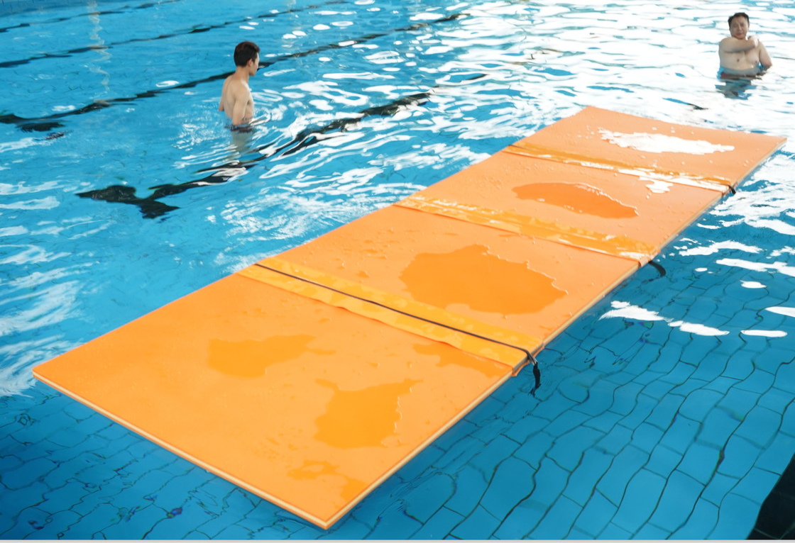 Cellule fermée 9x6 tapis de piscine flottant en mousse à plusieurs couches XPE