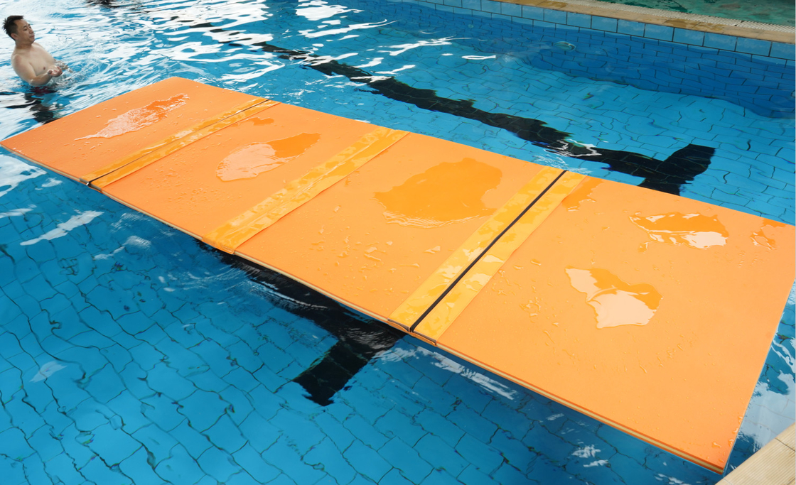 16x5 Matériau flottant en mousse épissée Matériau flottant en mousse de piscine Matériau flottant pour parc aquatique